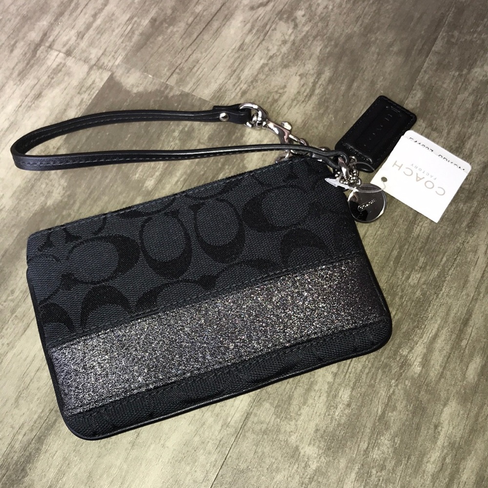 🆕 Coach Signature Wristlet